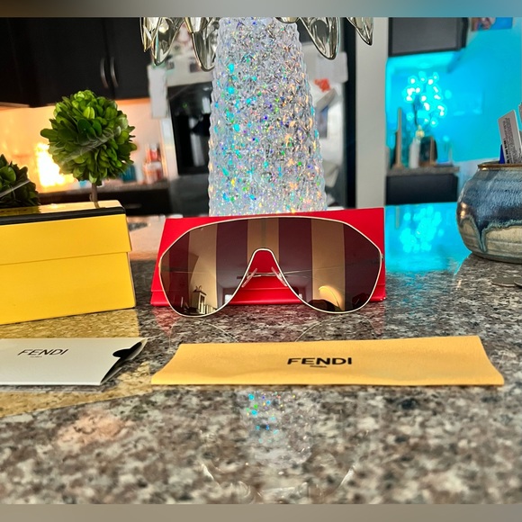 NWOT Women’s Fendi FF 0405/S Sunglasses 😎 - Picture 3 of 10